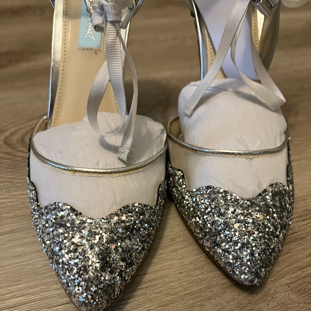 Beautiful glittery ✨ dress pumps